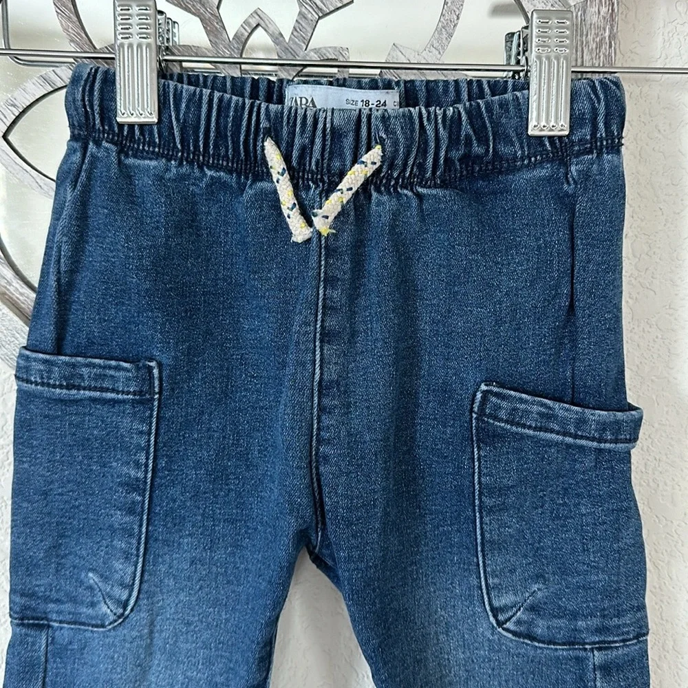 Zara • Dark Wash Pull On Stretch Waist Tapered Denim Pants with Patch Pockets